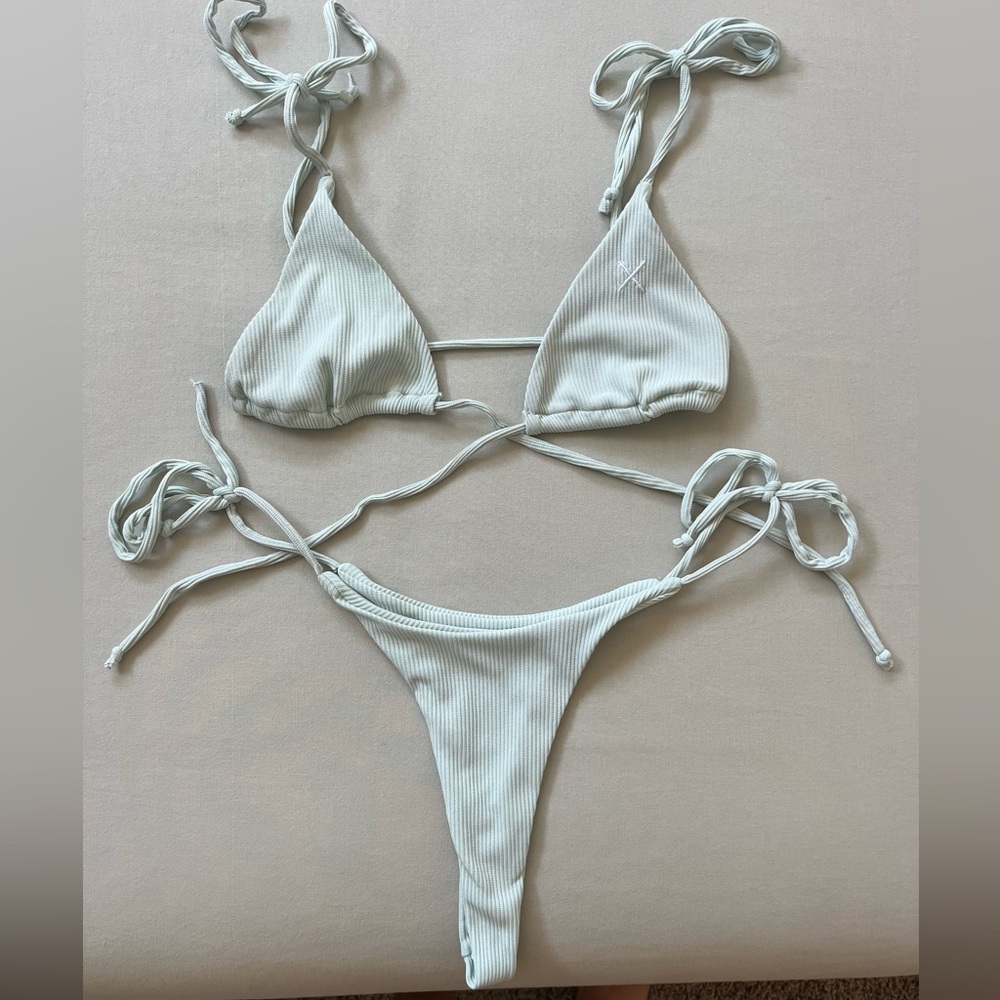 Boutine LA bikini! Size S Icy Blue